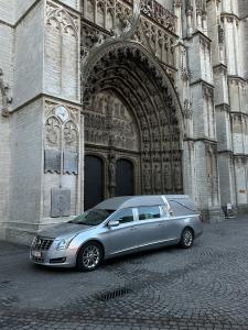Aan de kathedraal